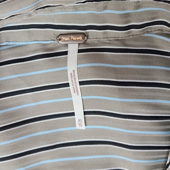 Free PEOPLE Arlo Striped Plunging Neckline Long Sleeve Wrap Blouse Size XS - Picture 14 of 16